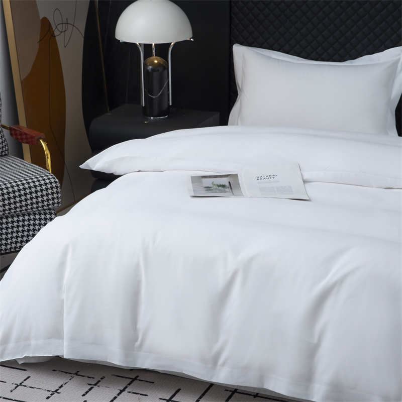 Súprava posteľnej bielizne zo 100 % polyesteru 135 g/m2 pre ekonomický hotel Súprava posteľnej bielizne zo 100 % polyesteru 135 g/m2 pre ekonomický hotel