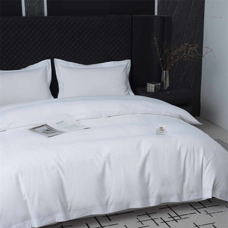 Súprava posteľnej bielizne zo 100 % polyesteru 135 g/m2 pre ekonomický hotel Súprava posteľnej bielizne zo 100 % polyesteru 135 g/m2 pre ekonomický hotel