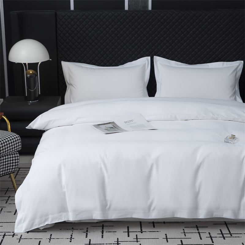 Súprava posteľnej bielizne zo 100 % polyesteru 135 g/m2 pre ekonomický hotel Súprava posteľnej bielizne zo 100 % polyesteru 135 g/m2 pre ekonomický hotel