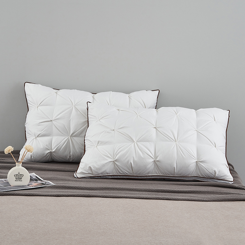 Twisted Technology Vankúš plniaci husacie páperie Twisted Technology Vankúš plniaci husacie páperie