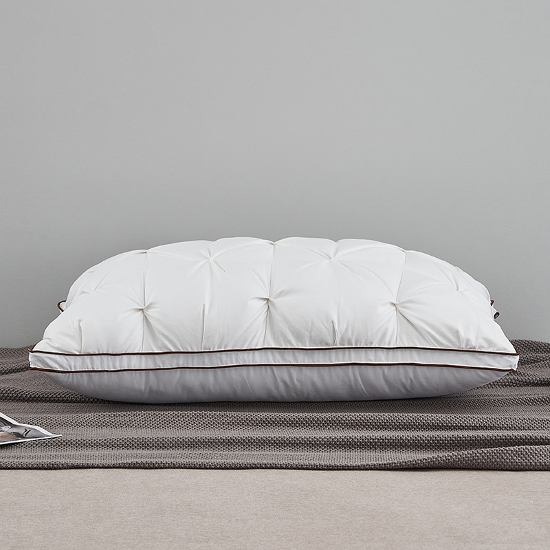 Twisted Technology Vankúš plniaci husacie páperie Twisted Technology Vankúš plniaci husacie páperie