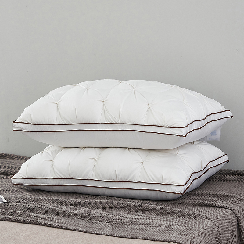 Twisted Technology Vankúš plniaci husacie páperie Twisted Technology Vankúš plniaci husacie páperie