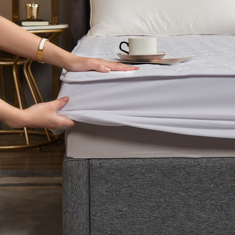 Prešívaný chránič na hotelový matrac Prešívaný chránič na hotelový matrac